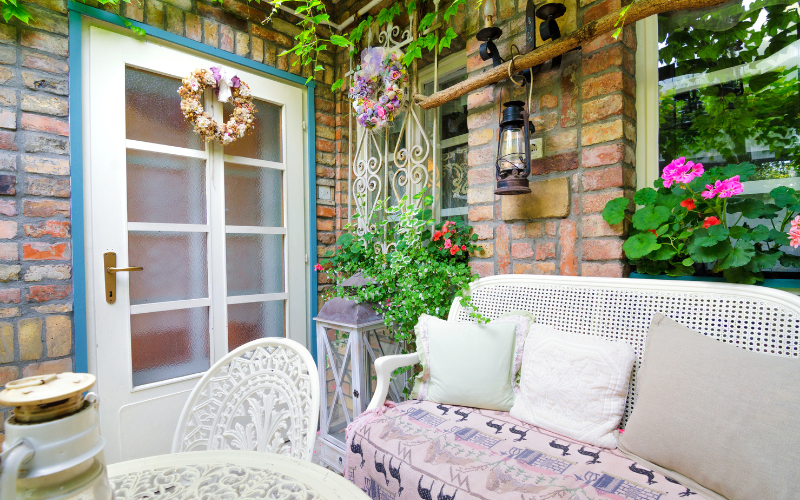 Enjoy your patio during winter with pillows and blankets